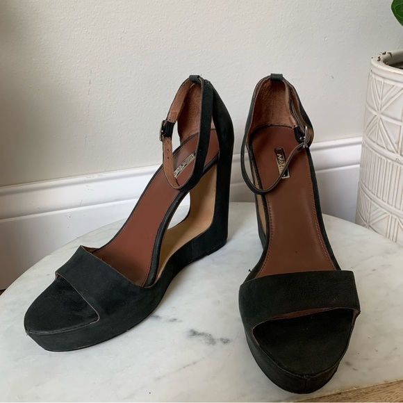 Matiko Black Cut Out Heel size 8 - Picture 1 of 14